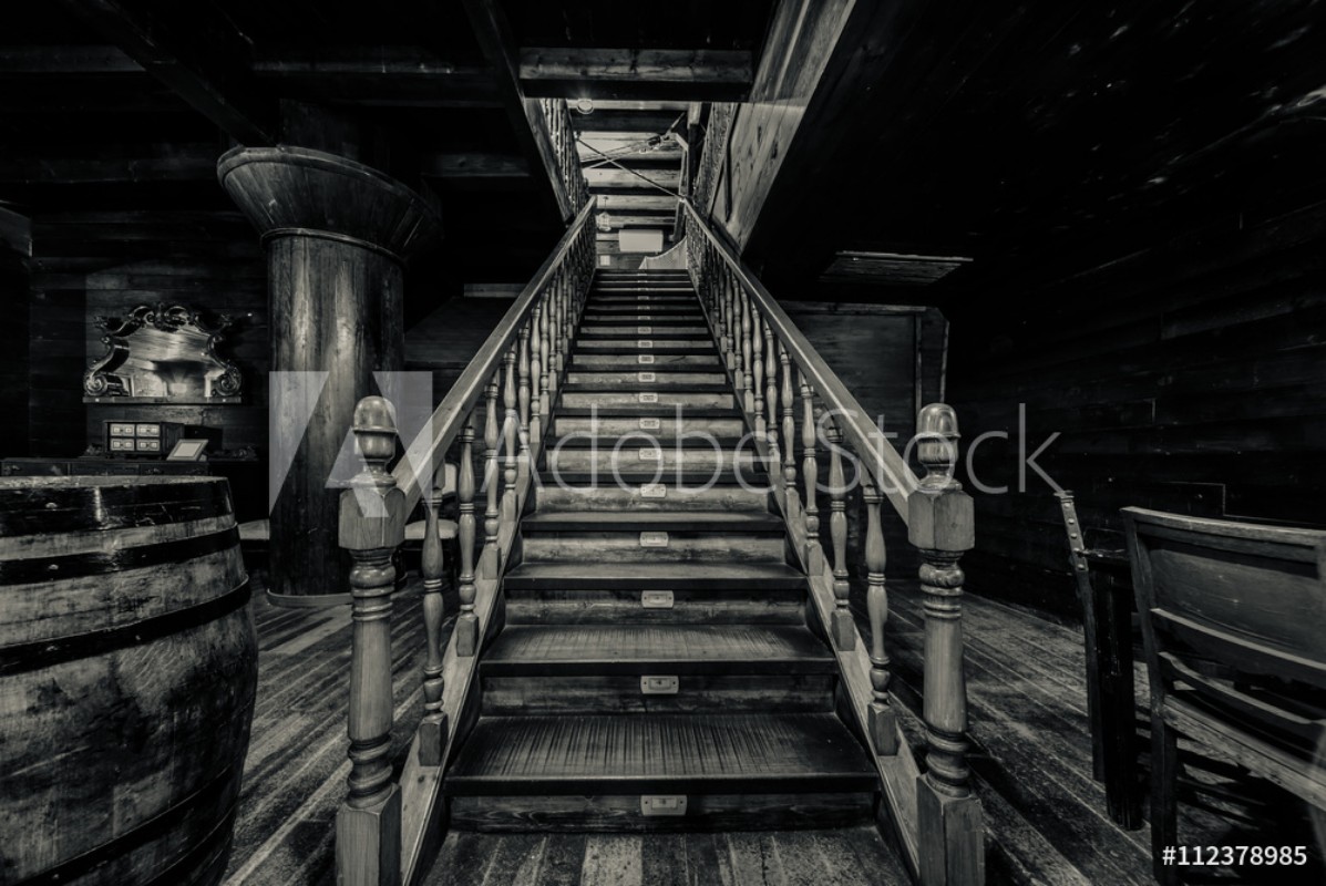 Afbeeldingen van Wooden staircase Interior of old pirate ship Black and white 